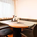 1210 Benglerwald 公寓