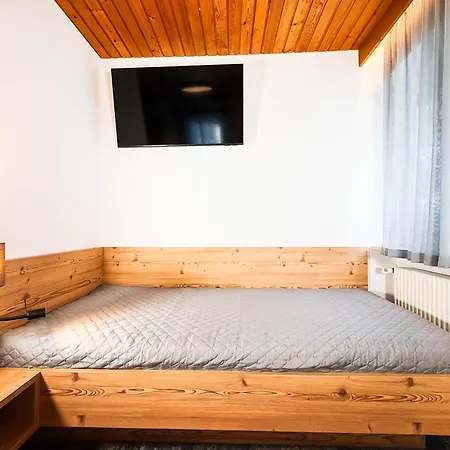 1210 Benglerwald *